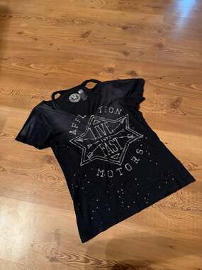 Affliction American Customs Women's Live Fast Motors Cutout Shoulder V-Neck Grap